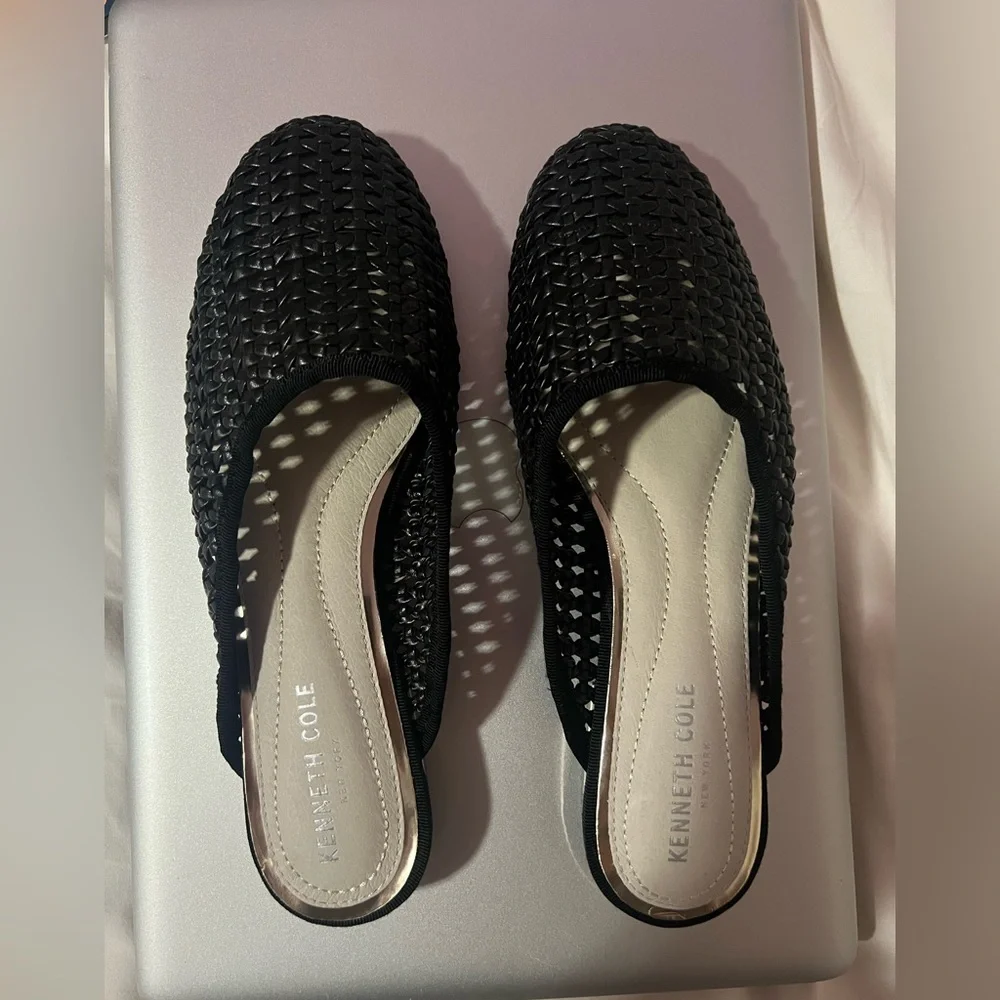 Kenneth‎ Cole Black Woven Flats size 8